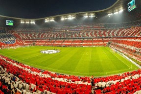 爱游戏体育平台-巅峰对决！浓眉哥硬撼雄鹿，Uzi携手50激战至最后一秒，赛况跌宕起伏